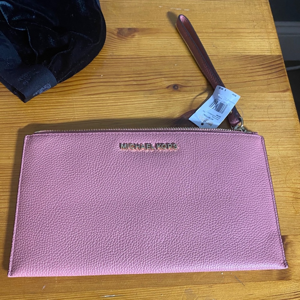 Michael kors wristlet